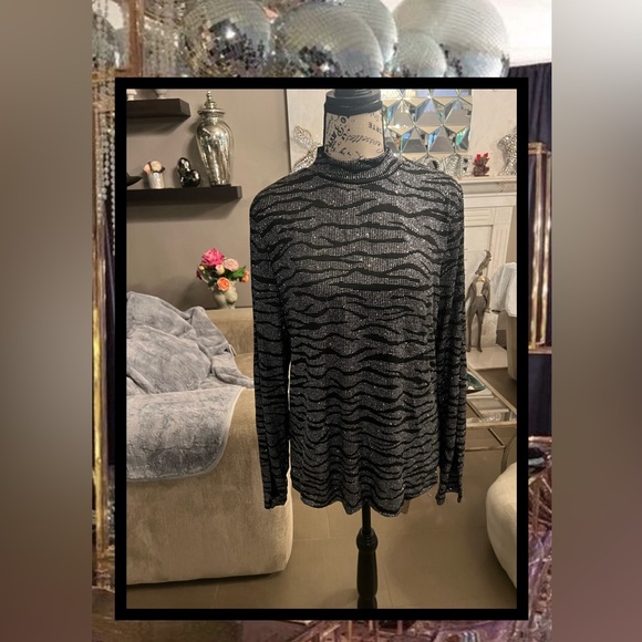 🆕 Beautiful and Sparkly ~ A Love Story Black/Silver Zebra Top - Picture 3 of 15